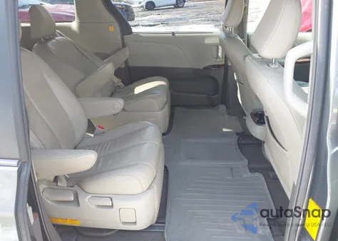 2013 Toyota Sienna Xle 7 Passenger z USA, uszkodzony, nr VIN 5TDDK3DC5DS057055